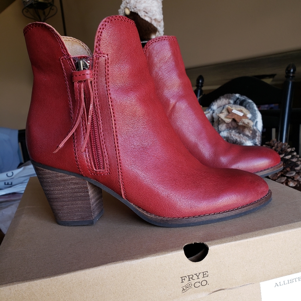 New! Frye & Co Allister Zip Bootie Cherry size 6